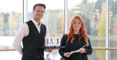 Yritystapahtumat Mikkelissä – Mikaelin tiimi valmistelee tapahtumaa yhteistyössä asiakkaan kanssa